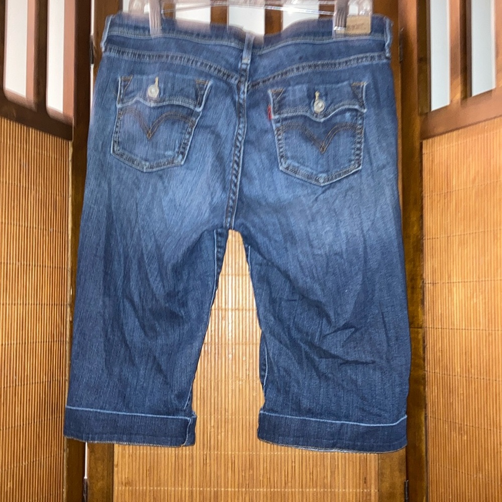 Levi’s capris‎ 10 ⭐️